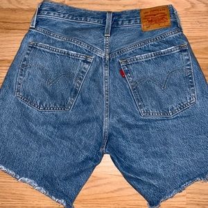 Levi’s mid thigh shorts